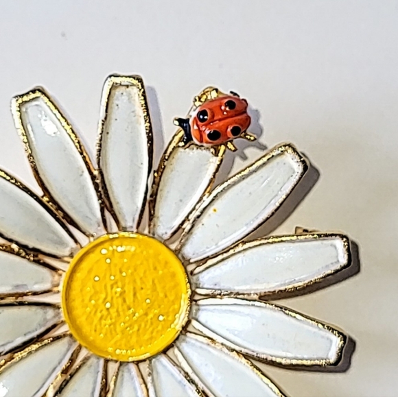 WEISS ENAMEL DAISY with LADYBUG PIN BROOCH - VINTAGE SIGNED - Picture 2 of 6